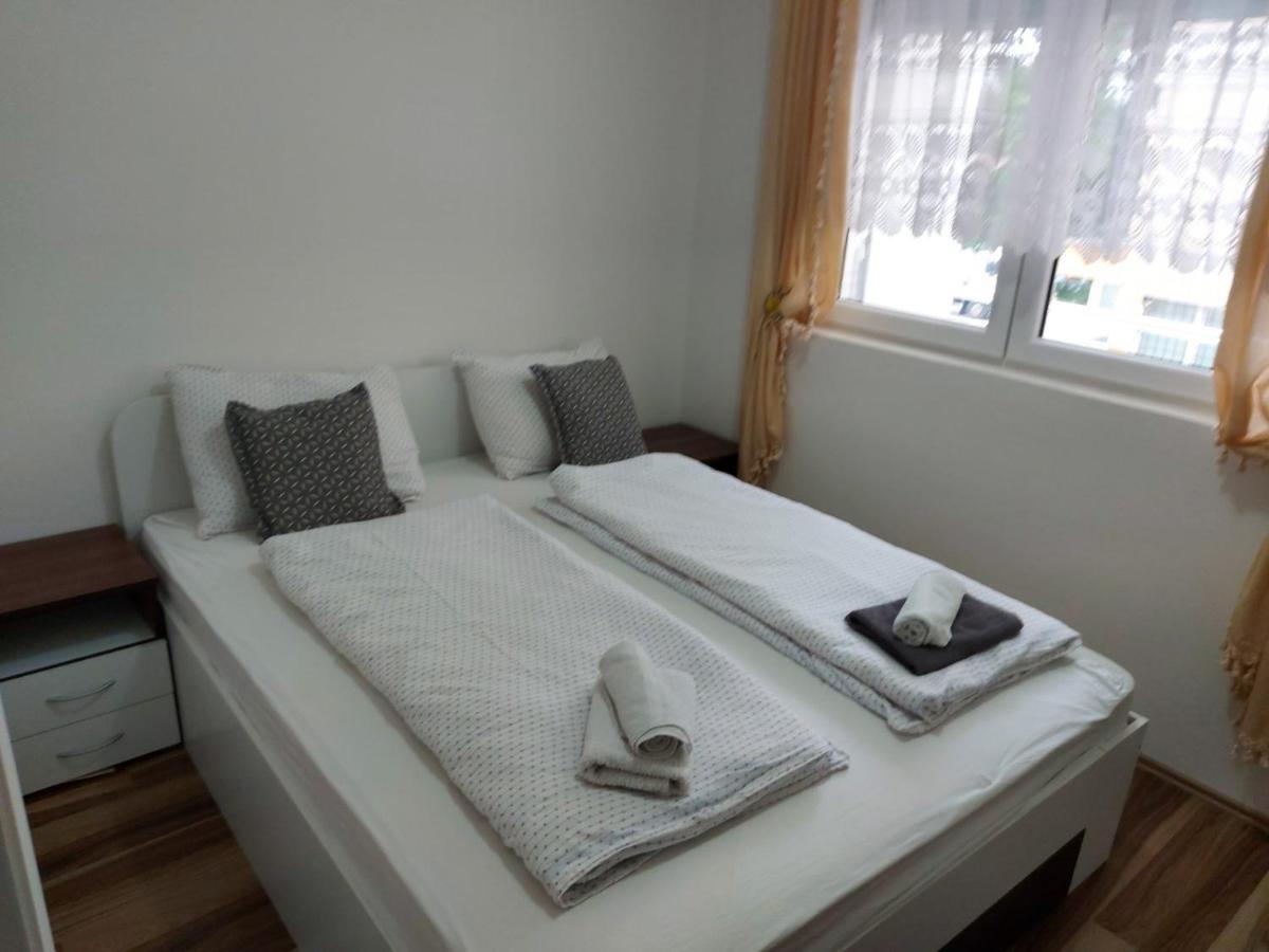 Adam' S Apartment 3 Kladovo Eksteriør bilde